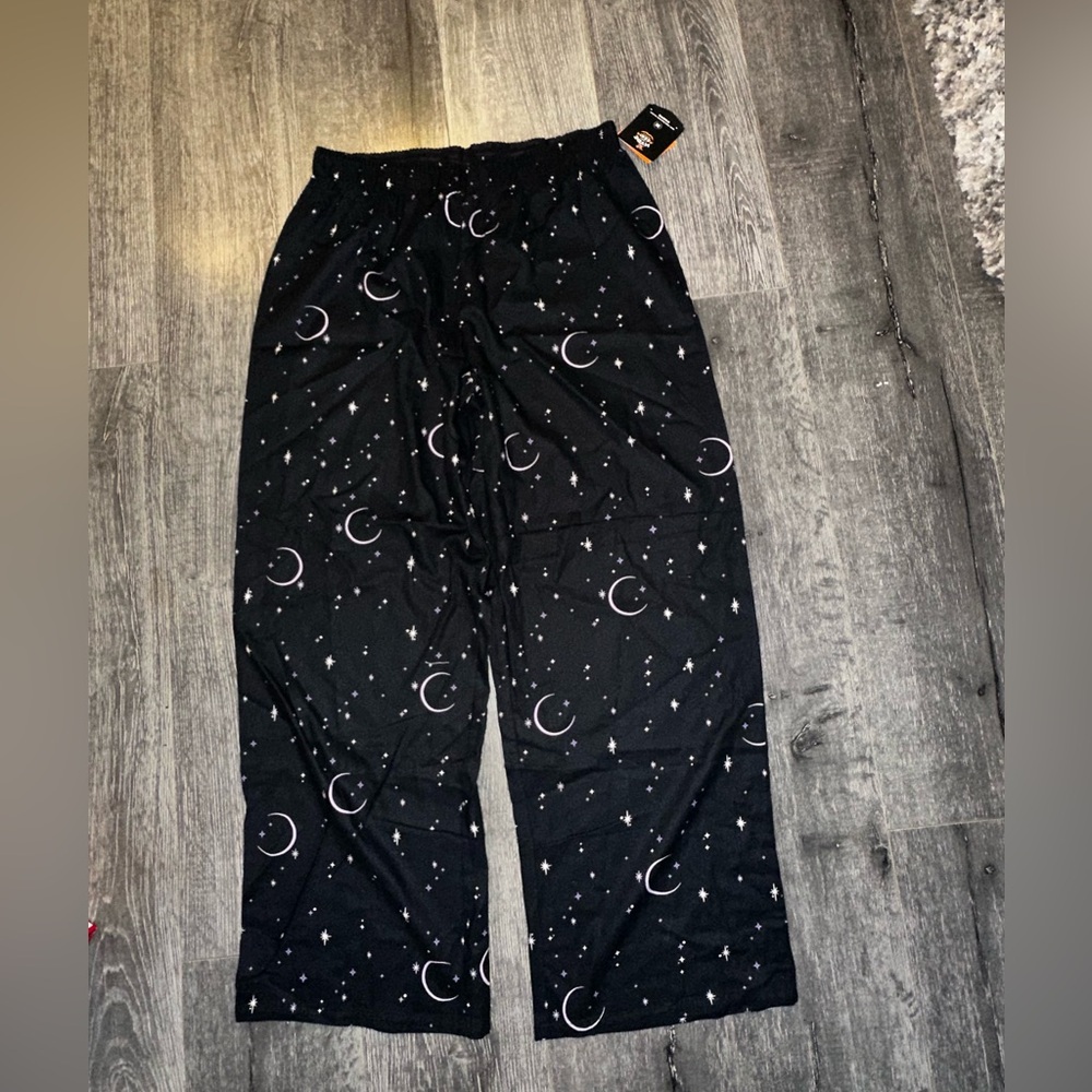 Hyde & Eek Woman’s Pajama Pants with Moon and Star Print - Picture 2 of 6